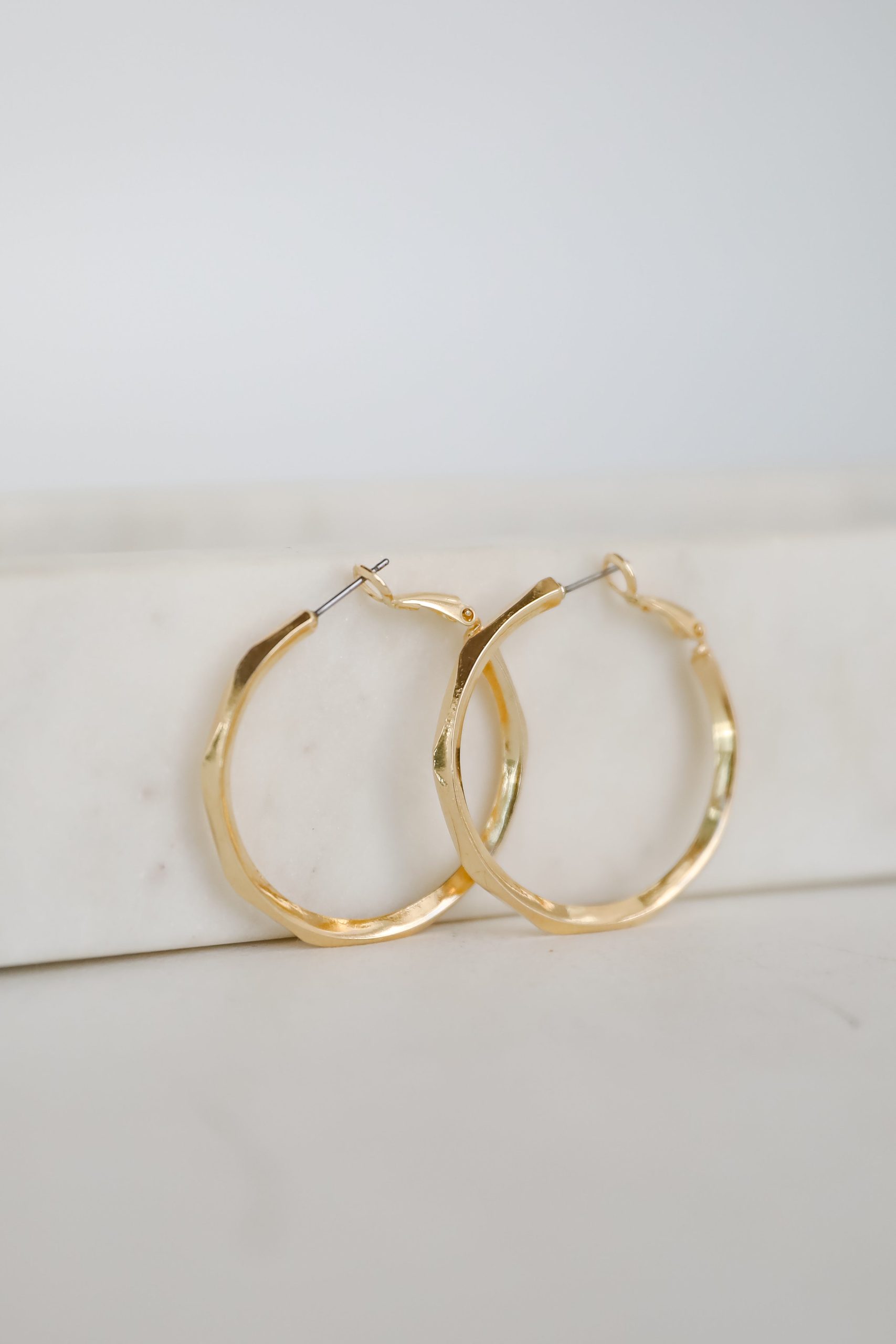 shopdressup_gold_hoop_earrings-4_d76e4ca5-7afd-4548-b78b-dbae0fdd47cc.jpg